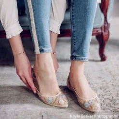 SIERRA Kitten Heels Flower Embroidered Shoes